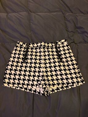Forever 21 Black & White Houndstooth High Waist Shorts